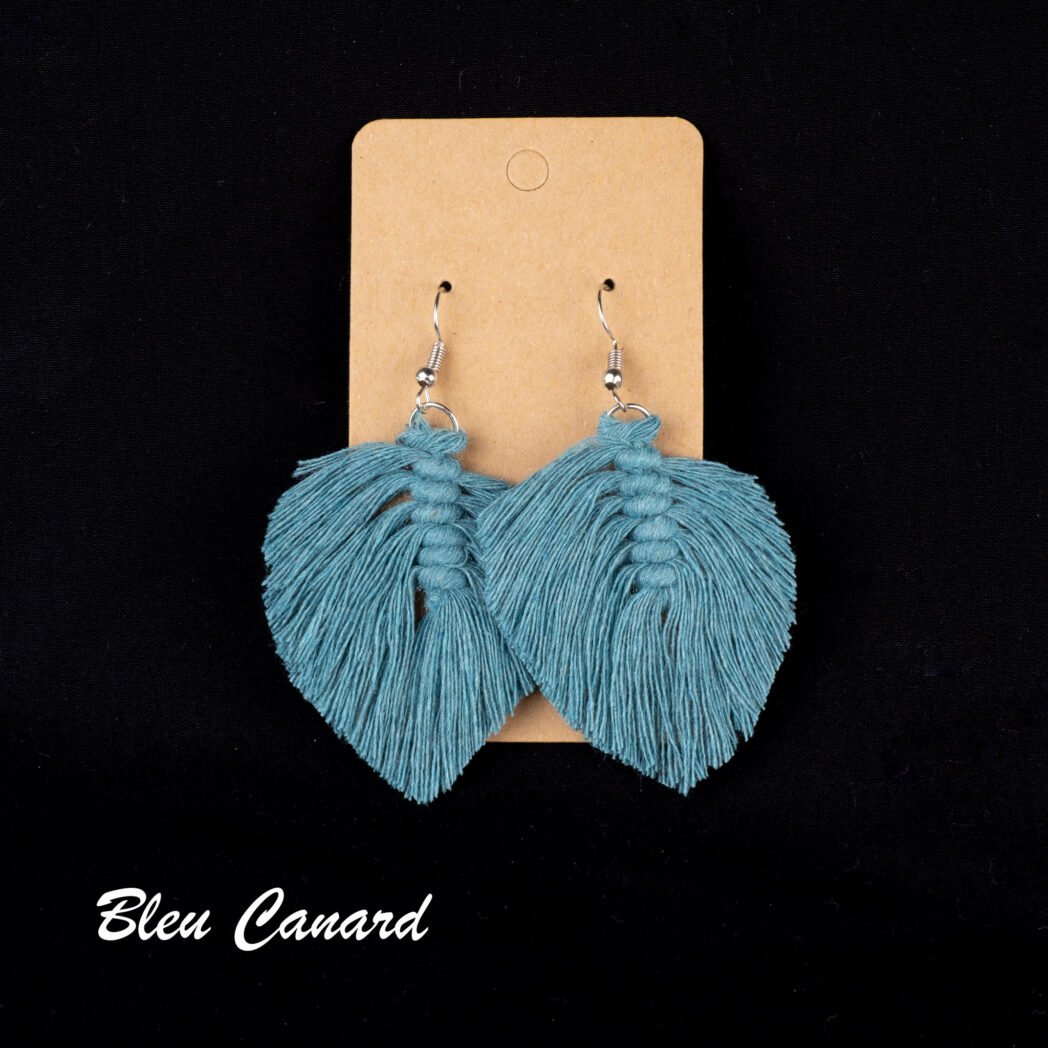 petites boucles d'oreilles macramé bleu