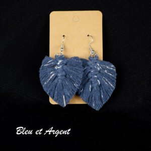 petites boucles d'oreilles macramé bleu et argent