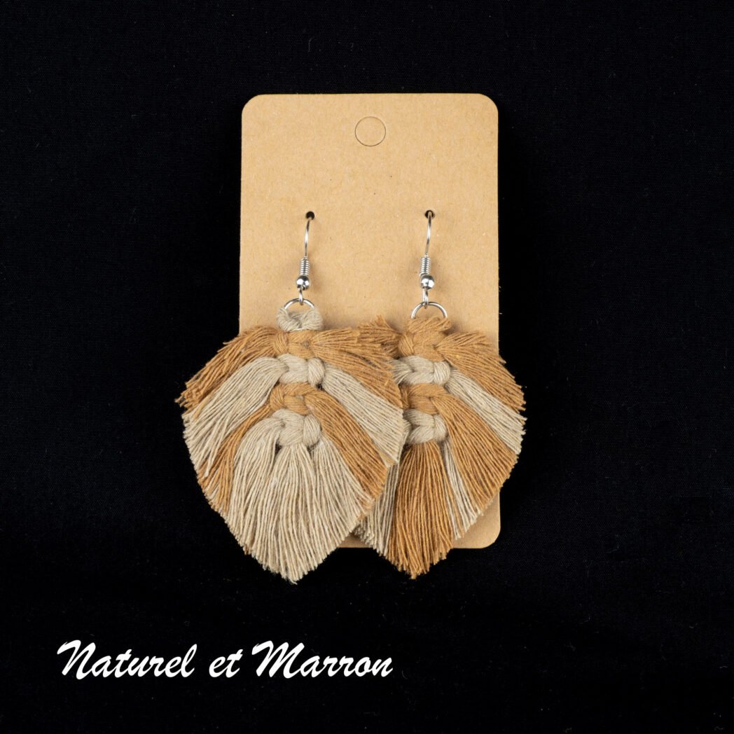 petites boucles d'oreilles macramé couleur naturelle et marron