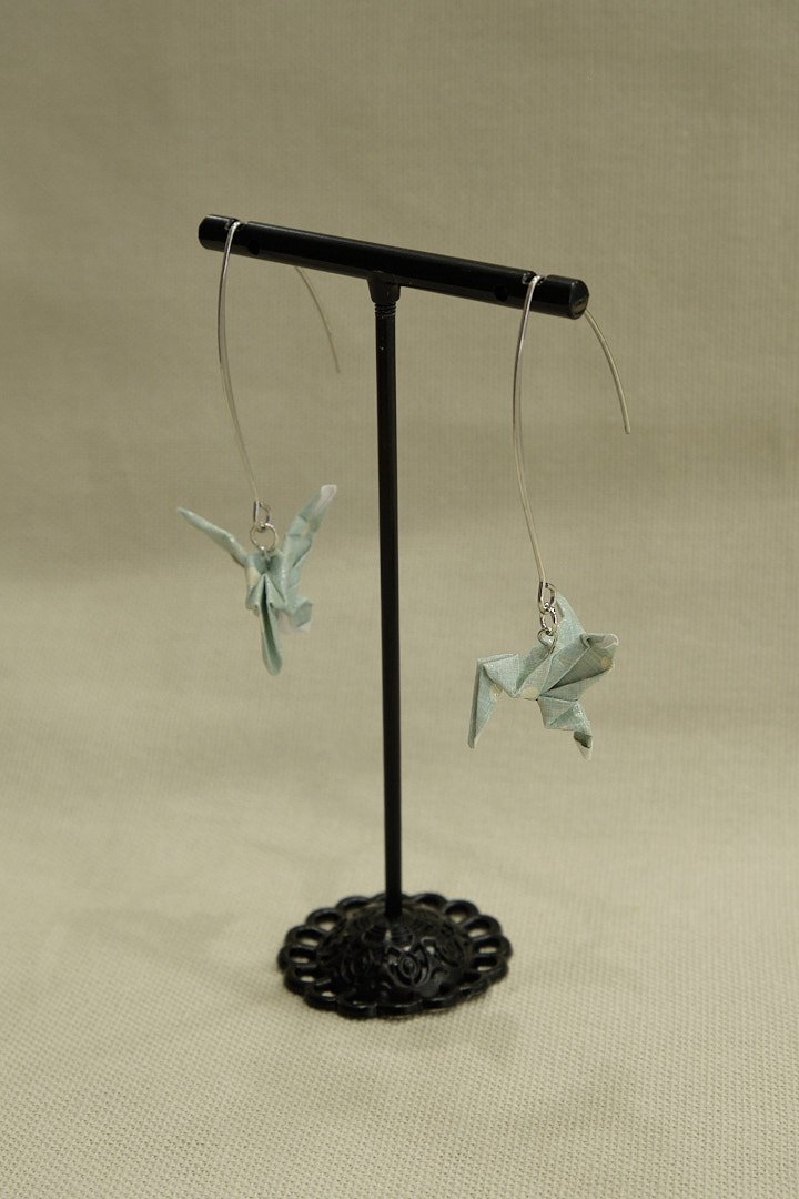 Boucles d'oreilles origami en forme de colibris couleur vert pâle