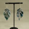Boucle d'oreilles en origami en forme de feuille, avec des motifs de forêt