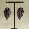 Boucles d'oreilles origami en forme de feuille couleur violet avec des motifs fleurs