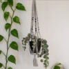 Suspension pour plantes en macramé, de couleur beige, avec perles noires