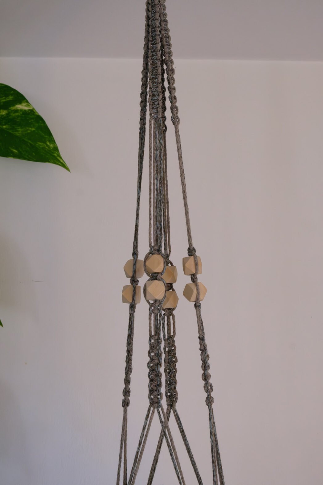 Suspension pour plantes en macramé, fil de couleur vert foncé et marron